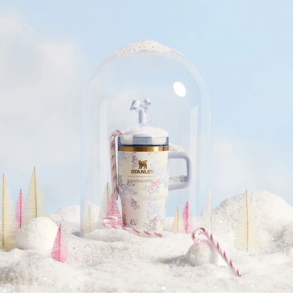 THE STANLEY X LOVESHACKFANCY HOLIDAY QUENCHER | 40 OZ | FlowState Tumbler - Picture 3 of 13